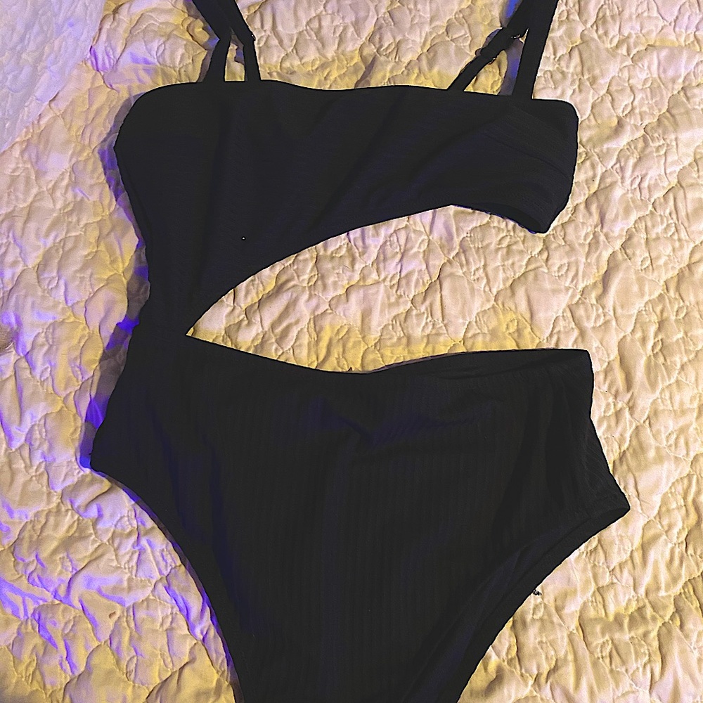 Shade & shore size large cutout one-piece swimsuit